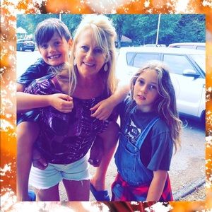 Meet your Posher, Debbie